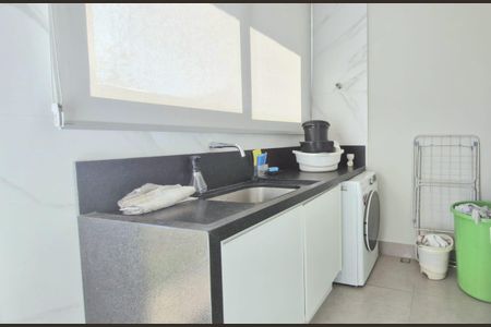 Casa de condomínio à venda com 233m², 3 quartos e 4 vagas Casa de condomínio à venda com 233m², 3 quartos e 4 vagasÁrea de Serviço