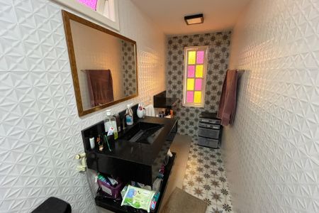 Casa à venda com 350m², 4 quartos e 2 vagas Casa à venda com 350m², 4 quartos e 2 vagasBanheiro da suite