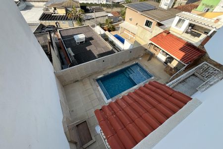 Casa à venda com 350m², 4 quartos e 2 vagas Casa à venda com 350m², 4 quartos e 2 vagasVista da piscina