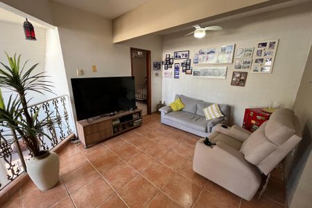 Casa à venda com 350m², 4 quartos e 2 vagas Casa à venda com 350m², 4 quartos e 2 vagasSala 2