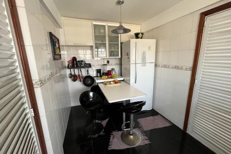 Casa à venda com 350m², 4 quartos e 2 vagas Casa à venda com 350m², 4 quartos e 2 vagasCozinha