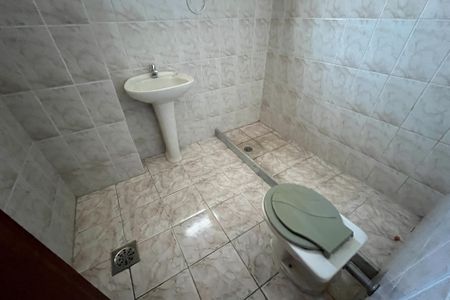 Casa à venda com 350m², 4 quartos e 2 vagas Casa à venda com 350m², 4 quartos e 2 vagasBanheiro