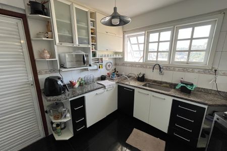 Casa à venda com 350m², 4 quartos e 2 vagas Casa à venda com 350m², 4 quartos e 2 vagasCozinha