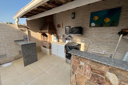 Casa à venda com 350m², 4 quartos e 2 vagas Casa à venda com 350m², 4 quartos e 2 vagasChurrasqueira