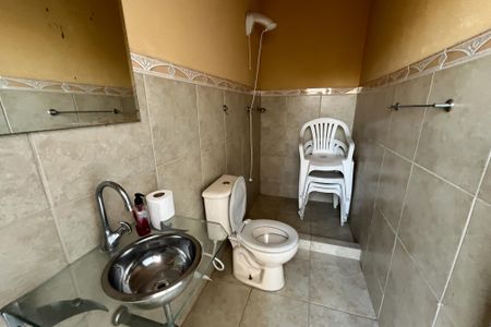 Casa à venda com 350m², 4 quartos e 2 vagas Casa à venda com 350m², 4 quartos e 2 vagasBanheiro da piscina