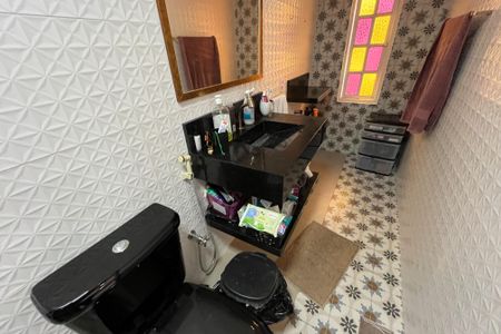 Casa à venda com 350m², 4 quartos e 2 vagas Casa à venda com 350m², 4 quartos e 2 vagasBanheiro da suite