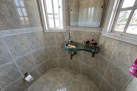 Casa à venda com 350m², 4 quartos e 2 vagas Casa à venda com 350m², 4 quartos e 2 vagasLavabo