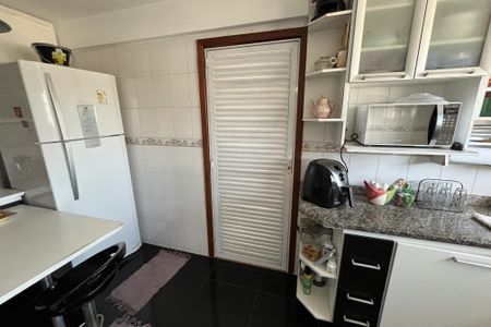 Casa à venda com 350m², 4 quartos e 2 vagas Casa à venda com 350m², 4 quartos e 2 vagasCozinha