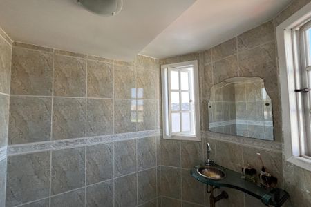 Casa à venda com 350m², 4 quartos e 2 vagas Casa à venda com 350m², 4 quartos e 2 vagasLavabo