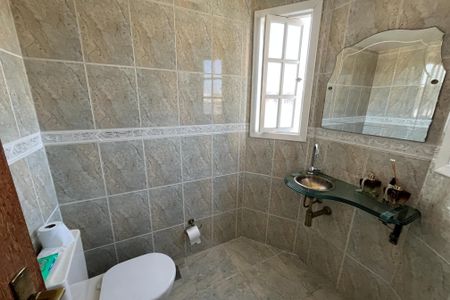 Casa à venda com 350m², 4 quartos e 2 vagas Casa à venda com 350m², 4 quartos e 2 vagasLavabo