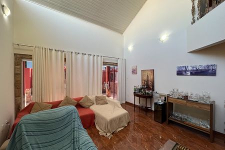 Casa à venda com 350m², 4 quartos e 2 vagas Casa à venda com 350m², 4 quartos e 2 vagasSala
