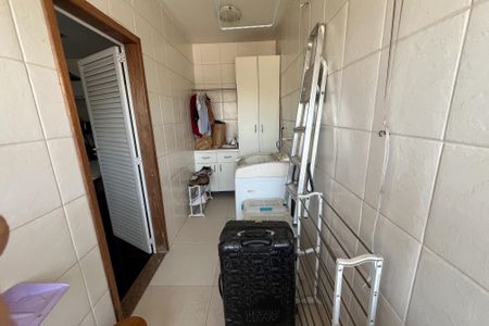 Casa à venda com 350m², 4 quartos e 2 vagas Casa à venda com 350m², 4 quartos e 2 vagasÁrea de Serviço