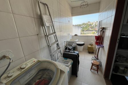 Casa à venda com 350m², 4 quartos e 2 vagas Casa à venda com 350m², 4 quartos e 2 vagasÁrea de Serviço