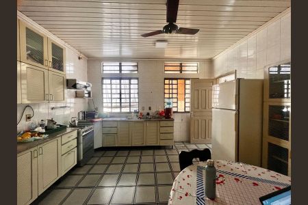 Casa à venda com 141m², 3 quartos e 4 vagas Casa à venda com 141m², 3 quartos e 4 vagasCozinha