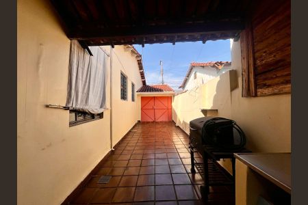 Casa à venda com 141m², 3 quartos e 4 vagas Casa à venda com 141m², 3 quartos e 4 vagasQuintal