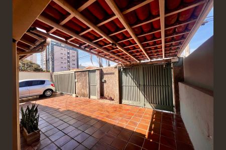 Casa à venda com 141m², 3 quartos e 4 vagas Casa à venda com 141m², 3 quartos e 4 vagasGaragem