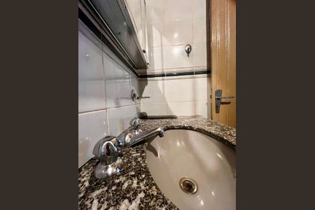 Casa à venda com 141m², 3 quartos e 4 vagas Casa à venda com 141m², 3 quartos e 4 vagasBanheiro da Suíte 2