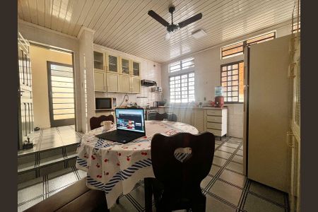 Casa à venda com 141m², 3 quartos e 4 vagas Casa à venda com 141m², 3 quartos e 4 vagasCozinha