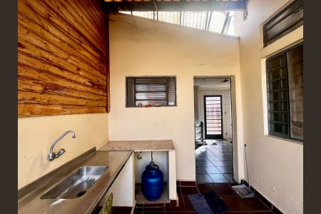 Casa à venda com 141m², 3 quartos e 4 vagas Casa à venda com 141m², 3 quartos e 4 vagasQuintal
