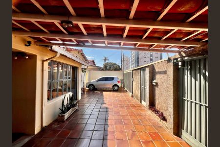 Casa à venda com 141m², 3 quartos e 4 vagas Casa à venda com 141m², 3 quartos e 4 vagasFachada da casa