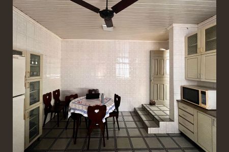 Casa à venda com 141m², 3 quartos e 4 vagas Casa à venda com 141m², 3 quartos e 4 vagasCozinha