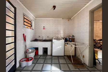 Casa à venda com 141m², 3 quartos e 4 vagas Casa à venda com 141m², 3 quartos e 4 vagasÁrea de Serviço