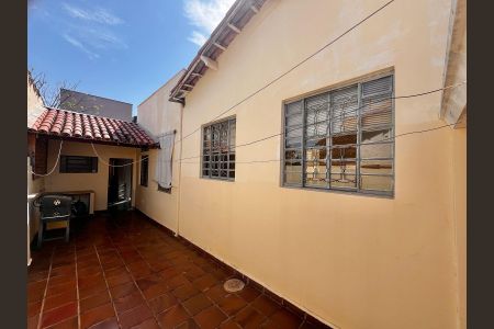 Casa à venda com 141m², 3 quartos e 4 vagas Casa à venda com 141m², 3 quartos e 4 vagasQuintal