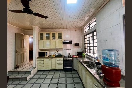 Casa à venda com 141m², 3 quartos e 4 vagas Casa à venda com 141m², 3 quartos e 4 vagasCozinha