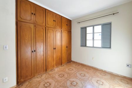 Casa à venda com 266m², 3 quartos e 3 vagas Casa à venda com 266m², 3 quartos e 3 vagasQuarto 2