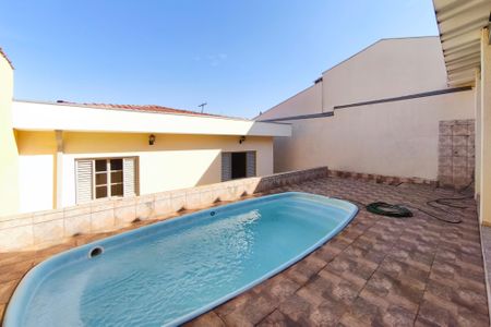 Casa à venda com 266m², 3 quartos e 3 vagas Casa à venda com 266m², 3 quartos e 3 vagasQuintal - Piscina