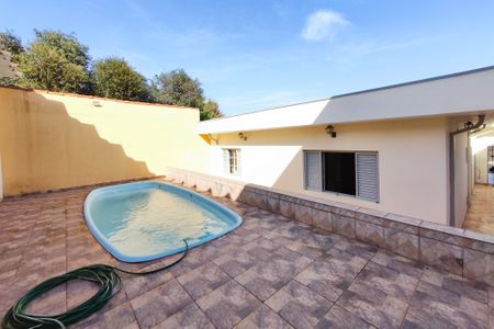 Casa à venda com 266m², 3 quartos e 3 vagas Casa à venda com 266m², 3 quartos e 3 vagasQuintal - Piscina