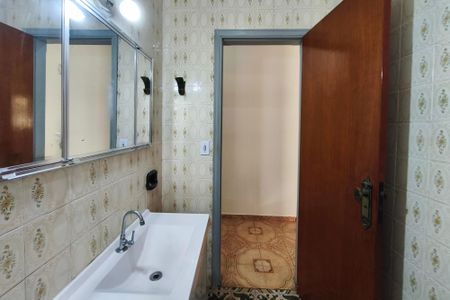 Casa à venda com 266m², 3 quartos e 3 vagas Casa à venda com 266m², 3 quartos e 3 vagasBanheiro Social