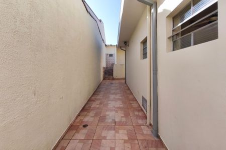 Casa à venda com 266m², 3 quartos e 3 vagas Casa à venda com 266m², 3 quartos e 3 vagasCorredor - Quintal