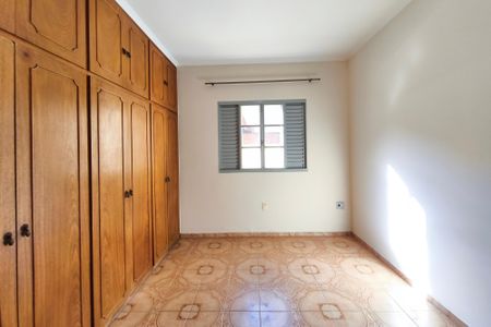 Casa à venda com 266m², 3 quartos e 3 vagas Casa à venda com 266m², 3 quartos e 3 vagasQuarto 2