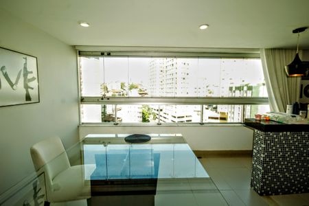 Apartamento à venda com 90m², 3 quartos e 2 vagasSala