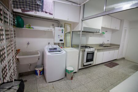 Apartamento à venda com 110m², 3 quartos e 1 vagaÁrea de Serviço