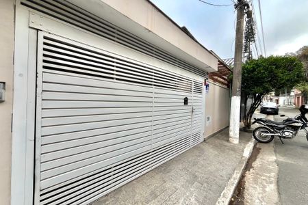 Casa à venda com 140m², 4 quartos e 1 vaga Casa à venda com 140m², 4 quartos e 1 vagaFachada