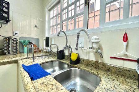 Casa à venda com 140m², 4 quartos e 1 vaga Casa à venda com 140m², 4 quartos e 1 vagaCozinha