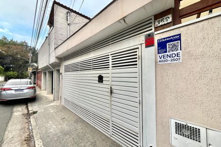 Casa à venda com 140m², 4 quartos e 1 vaga Casa à venda com 140m², 4 quartos e 1 vagaFachada