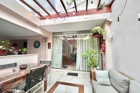 Casa à venda com 140m², 4 quartos e 1 vaga Casa à venda com 140m², 4 quartos e 1 vagaÁrea externa