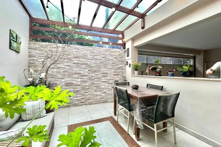 Casa à venda com 140m², 4 quartos e 1 vaga Casa à venda com 140m², 4 quartos e 1 vagaÁrea externa