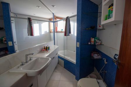 Casa para alugar com 800m², 4 quartos e 5 vagasBanheiro 5