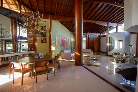 Casa para alugar com 800m², 4 quartos e 5 vagasSala