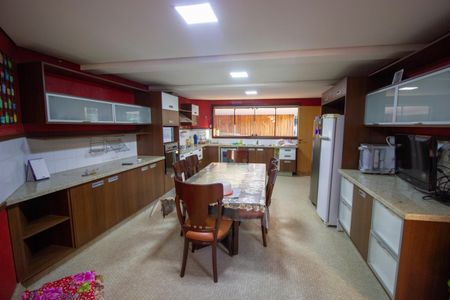 Casa para alugar com 800m², 4 quartos e 5 vagasCozinha