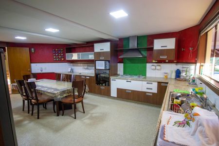 Casa para alugar com 800m², 4 quartos e 5 vagasCozinha