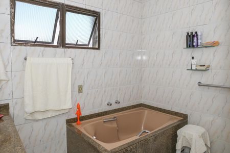 Casa à venda com 537m², 3 quartos e sem vaga Casa à venda com 537m², 3 quartos e sem vagaBanheiro da Suíte 1