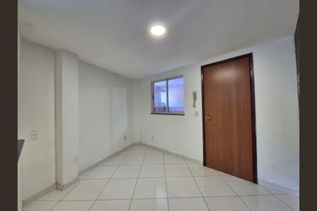 Sala de apartamento para alugar com 1 quarto, 35m² em Recreio dos Bandeirantes, Rio de Janeiro