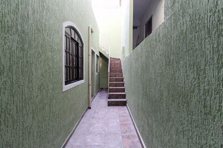 Casa para alugar com 225m², 3 quartos e 2 vagas Casa para alugar com 225m², 3 quartos e 2 vagasEscada
