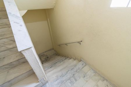 Apartamento à venda com 80m², 2 quartos e 1 vagaEscada