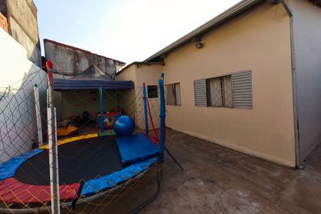 Casa à venda com 100m², 2 quartos e 2 vagas Casa à venda com 100m², 2 quartos e 2 vagasQuintal